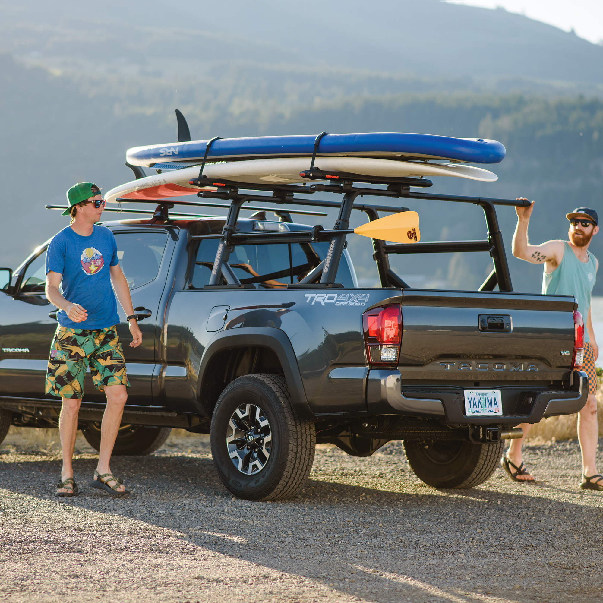Dodge Ram 1500 RetraxPro XR Tonneau Cover and Yakima